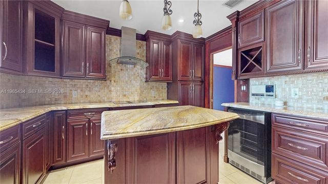 9620 E Calusa Club Dr, Miami, FL 33186