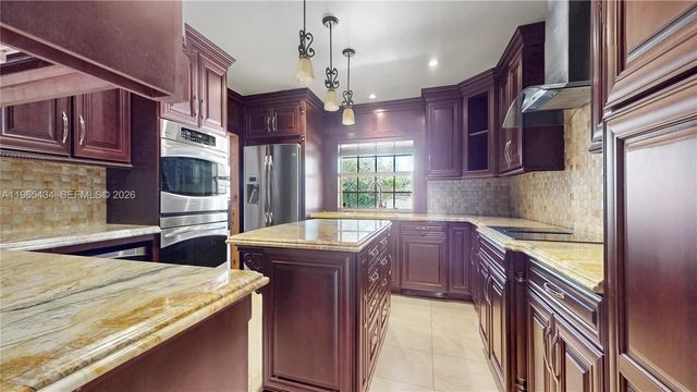 9620 E Calusa Club Dr, Miami, FL 33186