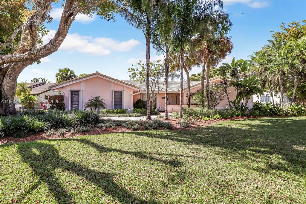 9620 E Calusa Club Dr, Miami, FL 33186