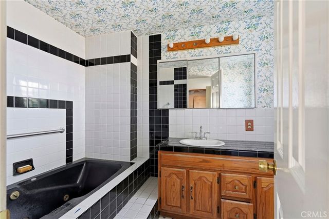 9854 Canby Avenue, Northridge, CA 91325