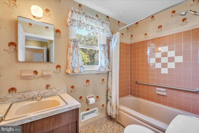 1530 HILLSIDE DR, Cherry Hill, NJ 08003
