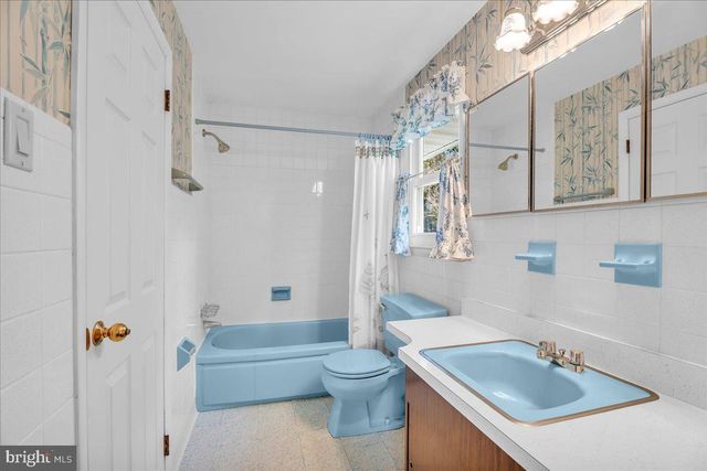 1530 HILLSIDE DR, Cherry Hill, NJ 08003