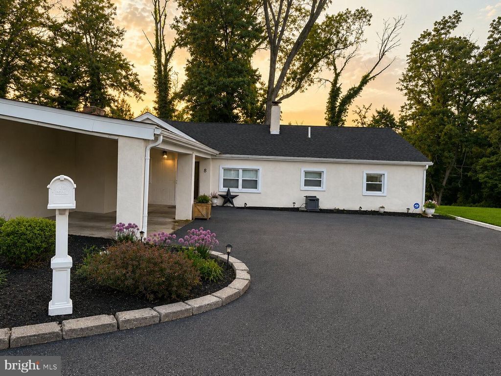 8 LAKESIDE DR, Medford, NJ 08055