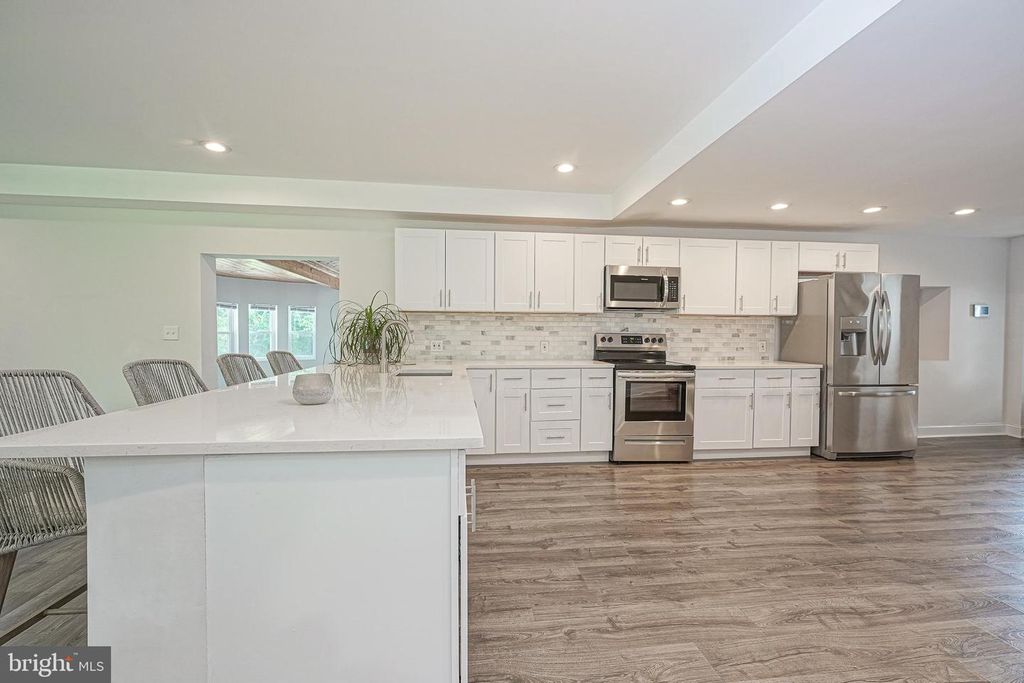 8 LAKESIDE DR, MEDFORD, NJ 08055 — photo 4