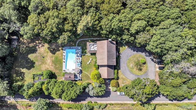 147B Old Country Road, Remsenburg, NY 11960