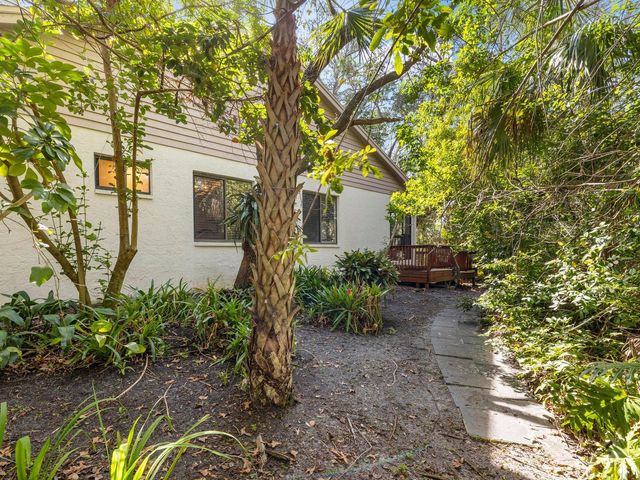 1880 WHISPERING WAY, Tarpon Springs, FL 34689