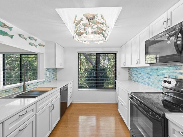 1880 WHISPERING WAY, Tarpon Springs, FL 34689