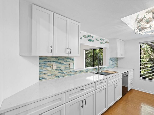 1880 WHISPERING WAY, Tarpon Springs, FL 34689