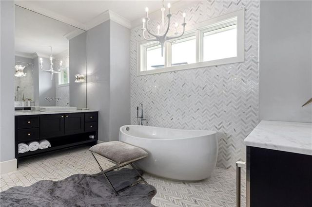 16509 Macallister Court, Loch Lloyd, MO 64012