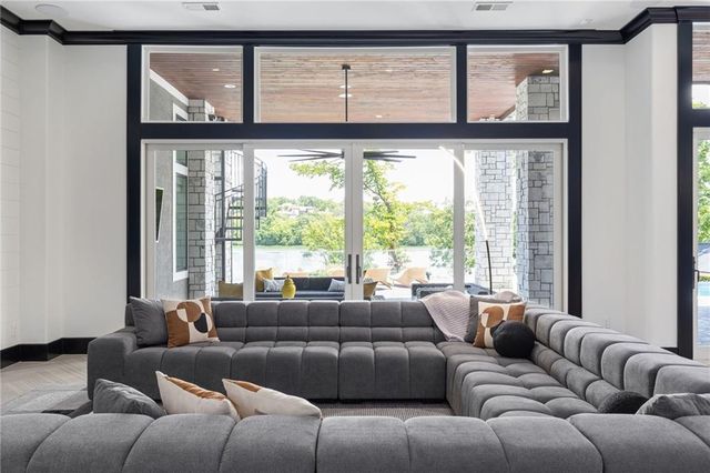 16509 Macallister Court, Loch Lloyd, MO 64012