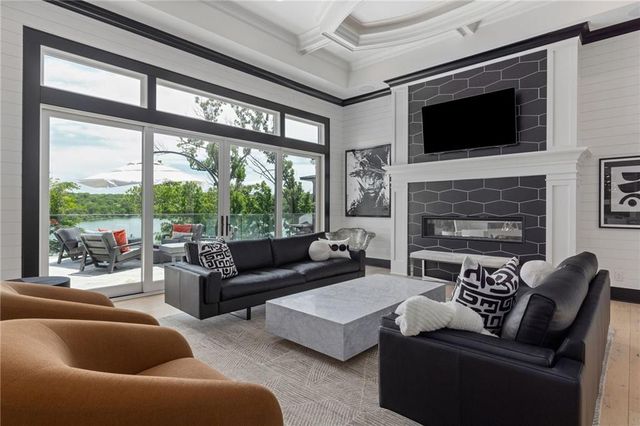 16509 Macallister Court, Loch Lloyd, MO 64012