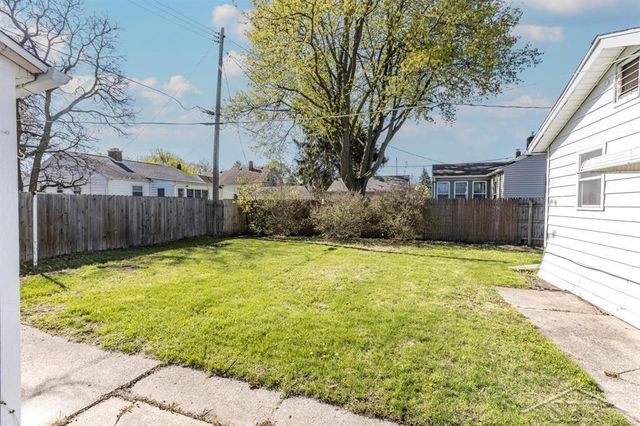 1303 S Warner Street, Bay City, MI 48706