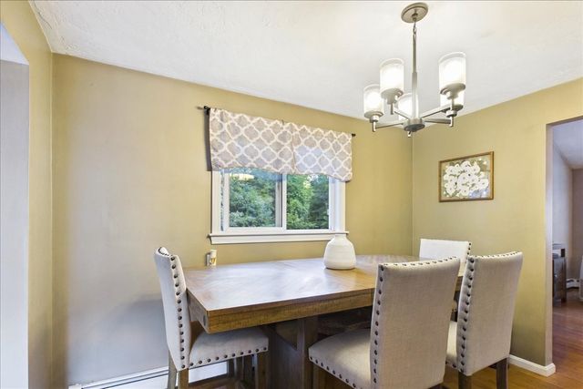 15 Old Center St, Middleboro, MA 02346