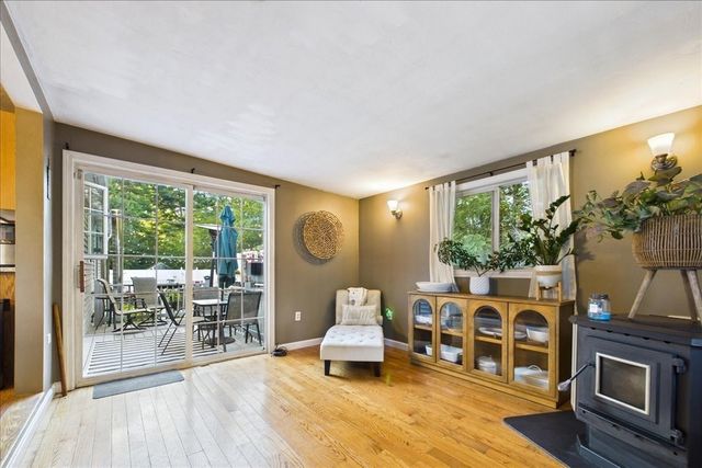 15 Old Center St, Middleboro, MA 02346