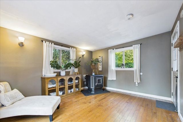 15 Old Center St, Middleboro, MA 02346