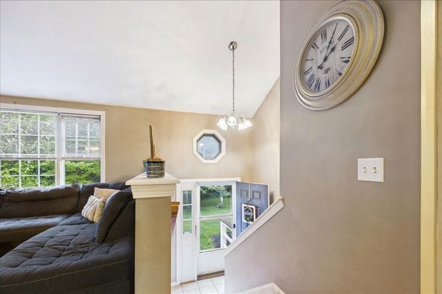 15 Old Center St, Middleboro, MA 02346