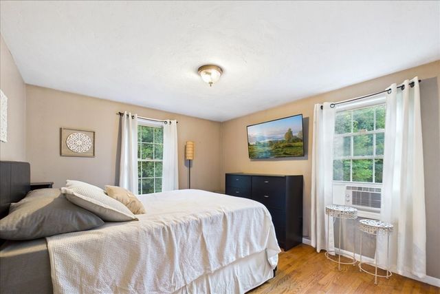 15 Old Center St, Middleboro, MA 02346