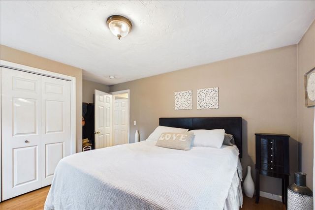 15 Old Center St, Middleboro, MA 02346