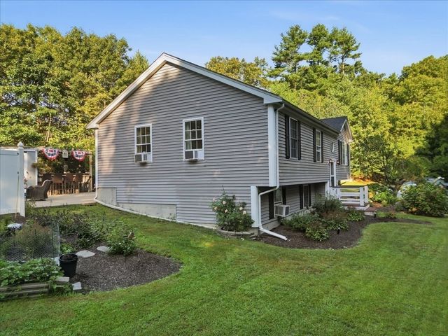 15 Old Center St, Middleboro, MA 02346