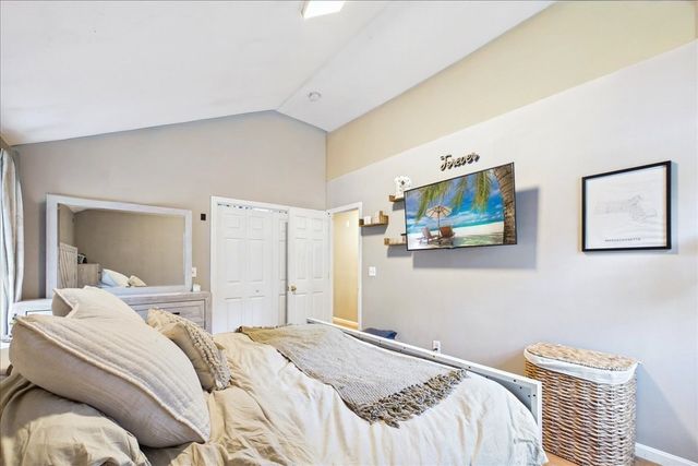 15 Old Center St, Middleboro, MA 02346