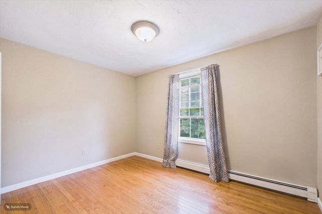 15 Old Center St, Middleboro, MA 02346