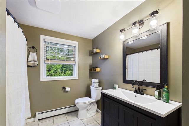 15 Old Center St, Middleboro, MA 02346