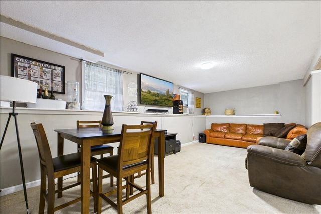 15 Old Center St, Middleboro, MA 02346