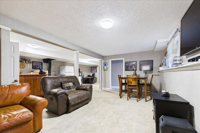 15 Old Center St, Middleboro, MA 02346