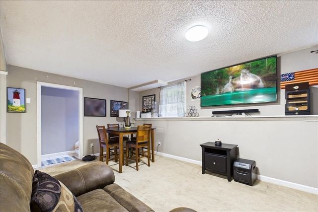15 Old Center St, Middleboro, MA 02346