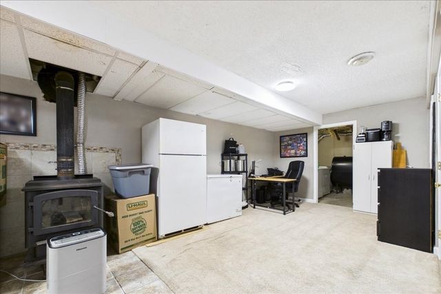 15 Old Center St, Middleboro, MA 02346