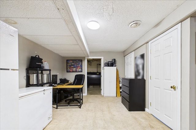15 Old Center St, Middleboro, MA 02346