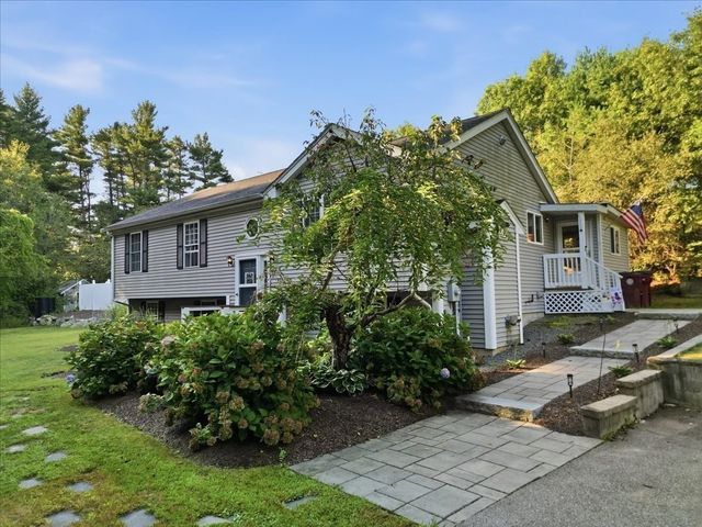 15 Old Center St, Middleboro, MA 02346