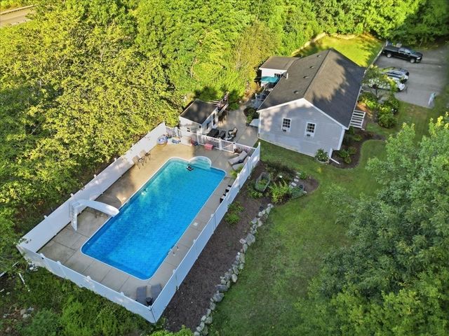15 Old Center St, Middleboro, MA 02346