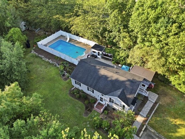 15 Old Center St, Middleboro, MA 02346