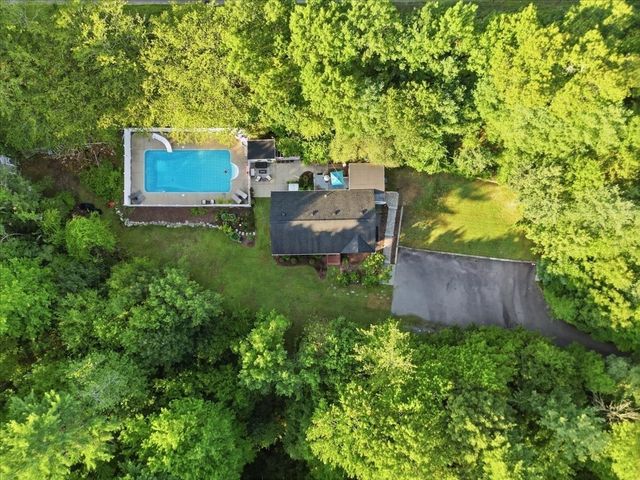 15 Old Center St, Middleboro, MA 02346