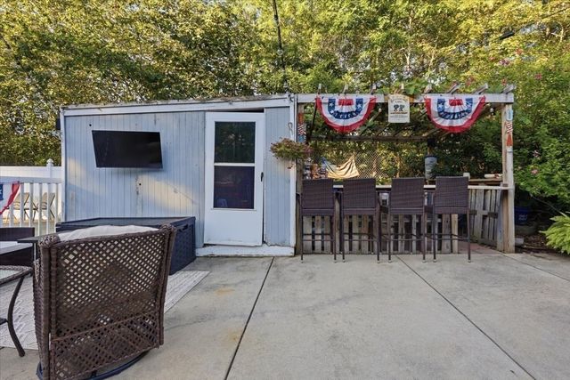 15 Old Center St, Middleboro, MA 02346