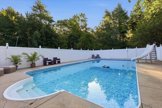 15 Old Center St, Middleboro, MA 02346