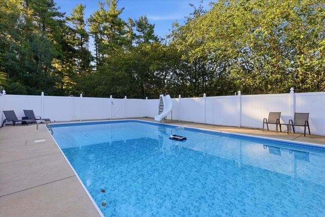 15 Old Center St, Middleboro, MA 02346