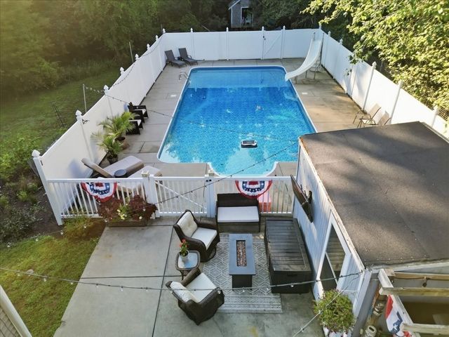 15 Old Center St, Middleboro, MA 02346