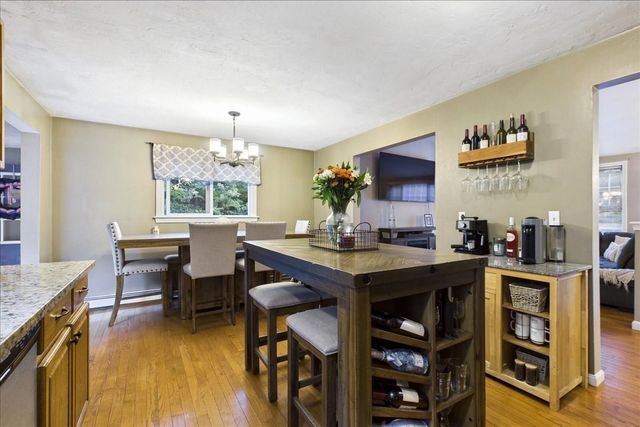 15 Old Center St, Middleboro, MA 02346
