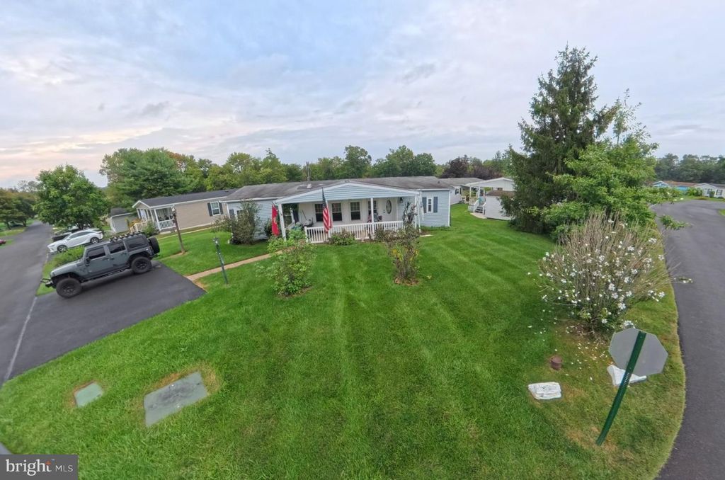636 STREAM VIEW DR, North Wales, PA 19454 — exterior