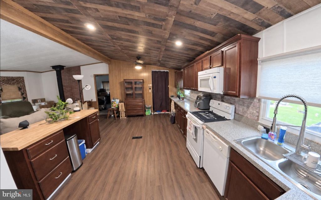 636 STREAM VIEW DR, North Wales, PA 19454 — photo 5