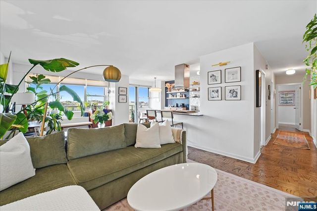 6600 Boulevard East 11K, West New York, NJ 07093