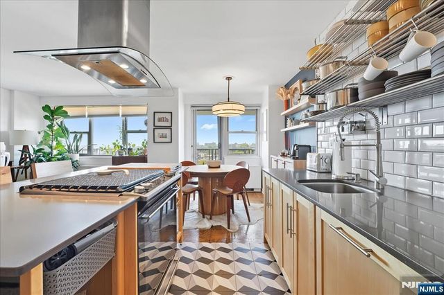 6600 Boulevard East 11K, West New York, NJ 07093