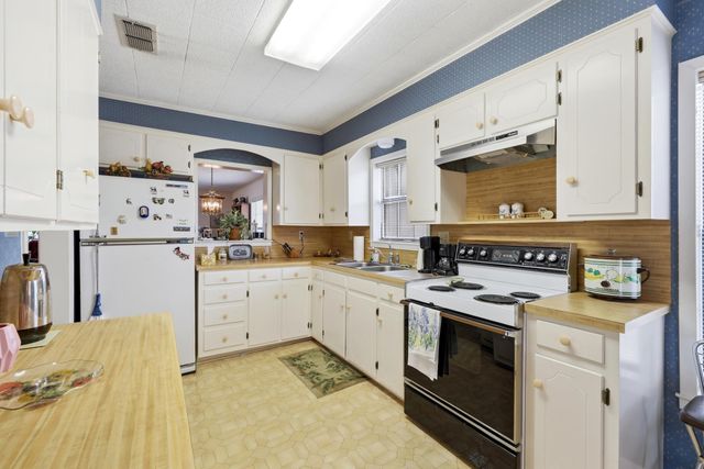 308 S Mill St, Winnsboro, TX 75494