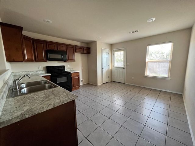 105 Southpointe Avenue, Rogers, AR 72758
