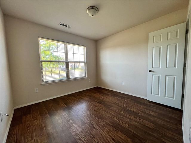 105 Southpointe Avenue, Rogers, AR 72758