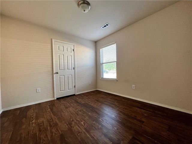 105 Southpointe Avenue, Rogers, AR 72758