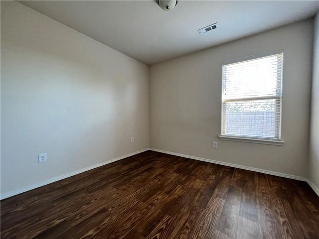 105 Southpointe Avenue, Rogers, AR 72758