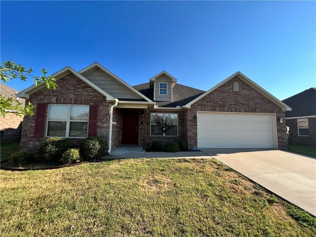 105 Southpointe Avenue, Rogers, AR 72758